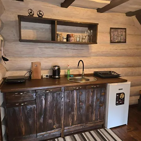 Synevyr House Апартаменти 2 * Batevo